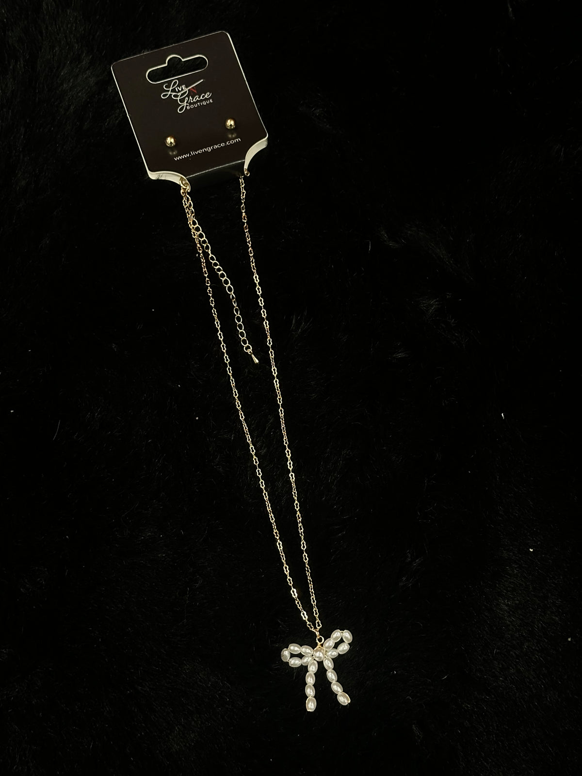 gold chain with pearl bow pendant set